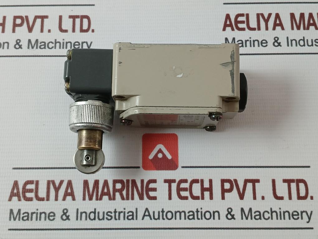Omron Wlsd2-g General Purpose Vertical Limit Switch Ac-15 2A/250V