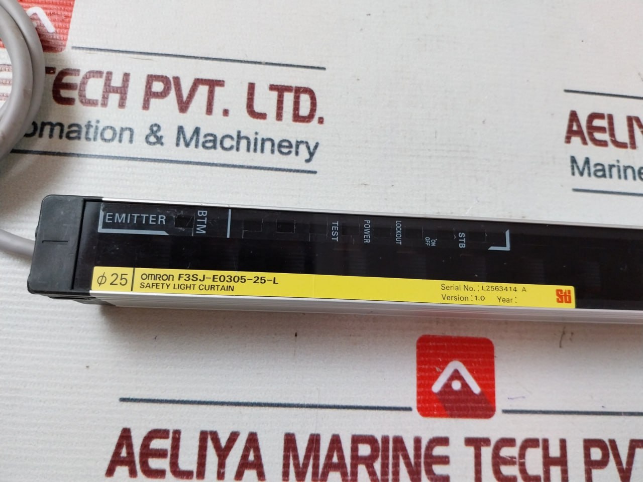 Omron F3Sj-e0305-25-l Safety Light Curtain 24V Dc 200Ma Ip65 0.2M To 7M