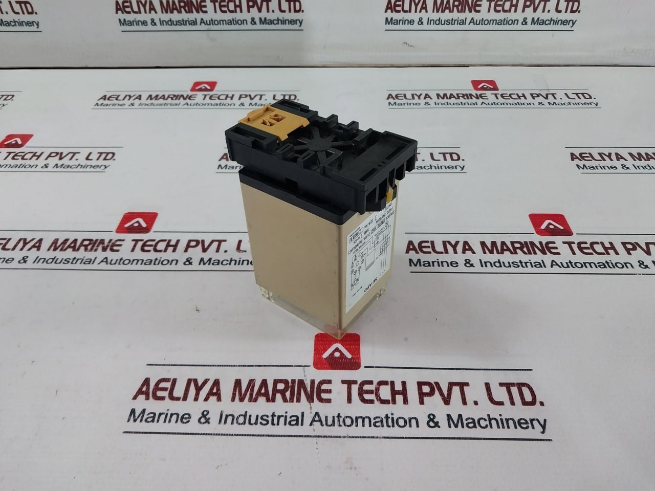 Omron Se-ap1D Motor Relay With Base 100/110 Vac