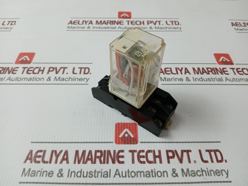 Paramount Series P3 2C/O F Z Relay With Socket Base 10 Amp 250 Vac