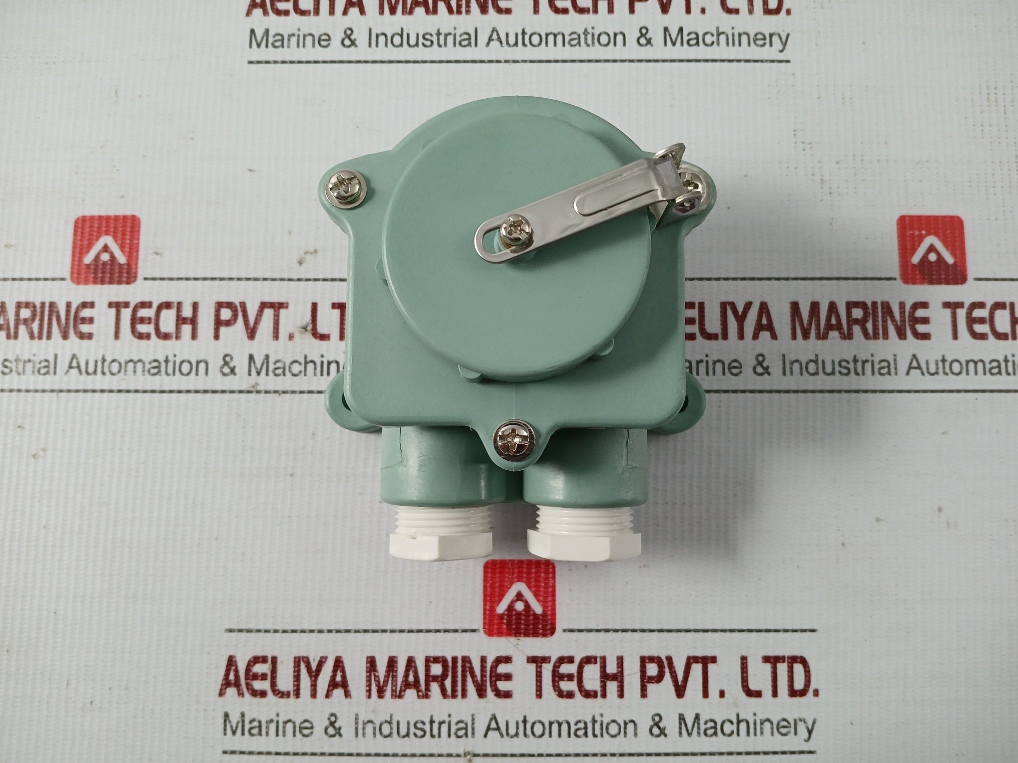 Part-No-Z-1m-Marine-Socket-2p-E-Ip56-250v-20a-2