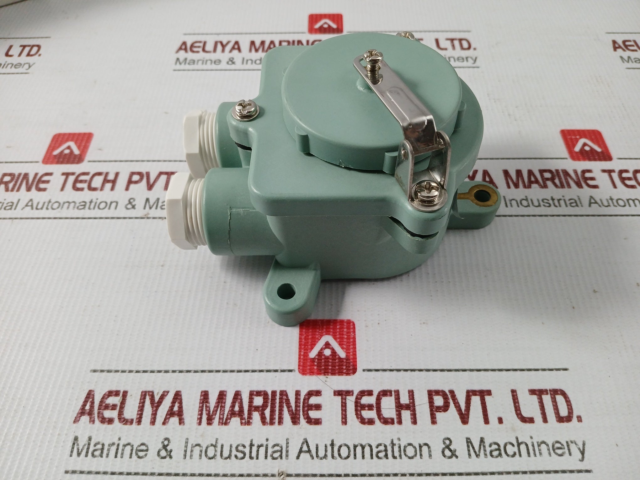Part-No-Z-1m-Marine-Socket-2p-E-Ip56-250v-20a-4
