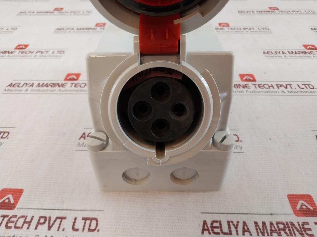 Pce 75242-3 Switched Interlocked Socket 32A 4P 3H Ip66/Ip67 440V 50/60Hz