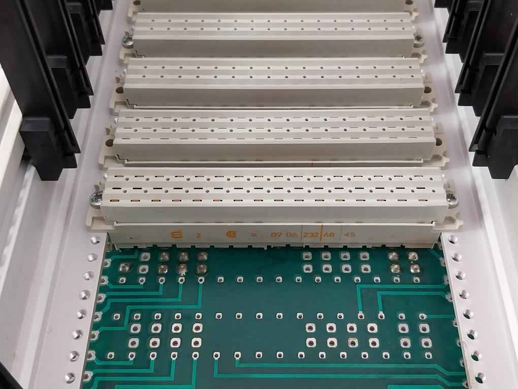 Phonix Klemmen Sfl (2-2,8-0,8)F32 Rack Mount Terminal Block Module