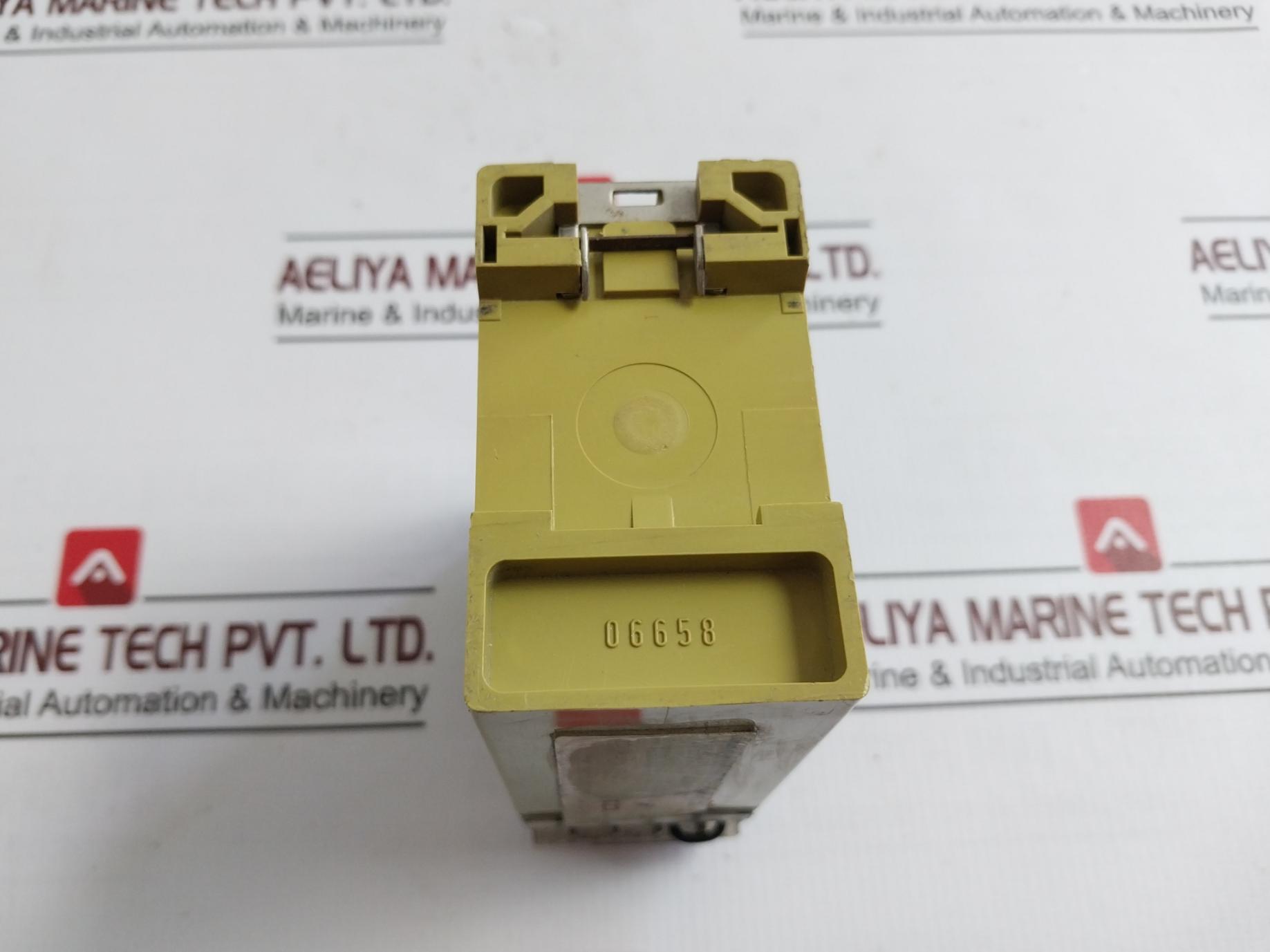 Pilz Pf-1Nk Safety Relay 110V 3-5Va 40-60Hz 0.04-10S