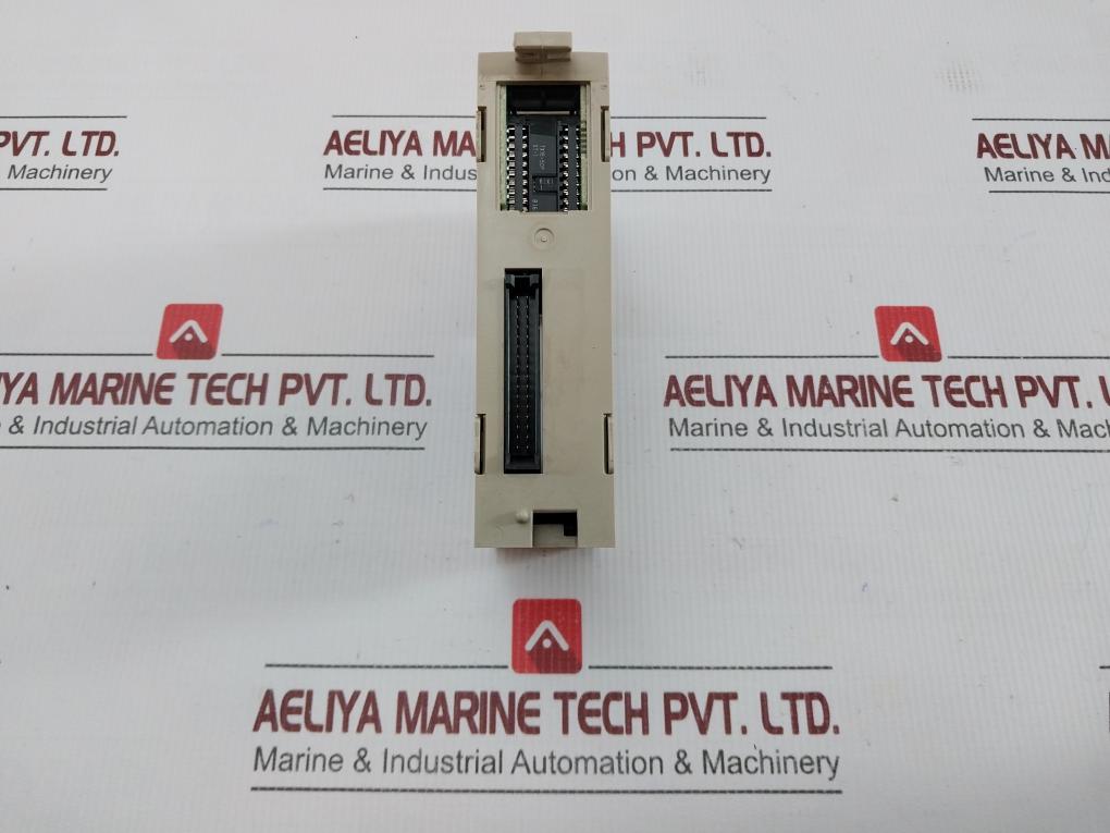 Plc System C200H-od219, C200H-sp001, Cs1W-bc083, Cpu42-v1 Omron C200H-id217