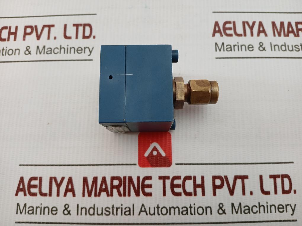 Pneumatic Directional Valve 3526010240 Wabco