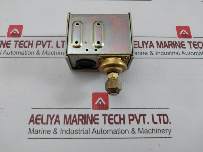 Pressure Switch 50Ma Sns-c106X Saginomiya