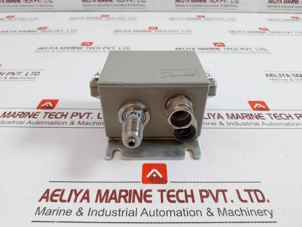 Pressure Transmitter 4-20 Ma 24 Vdc Part no 084G2158 Danfoss