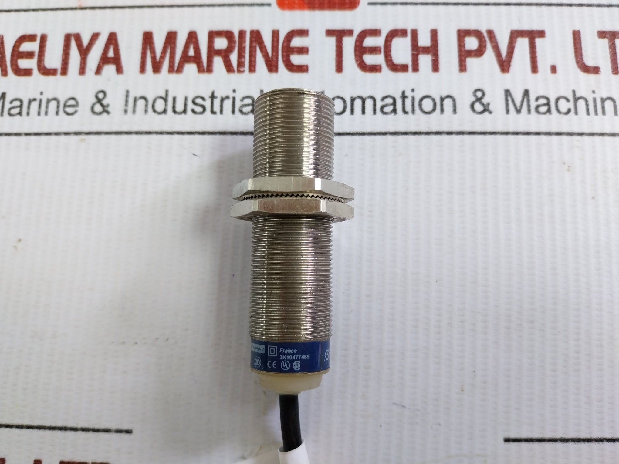 Proximity-Switch-Sensor-24-240v-Ac-Dc-By-Telemecanique-Xs618b1mbl2-8