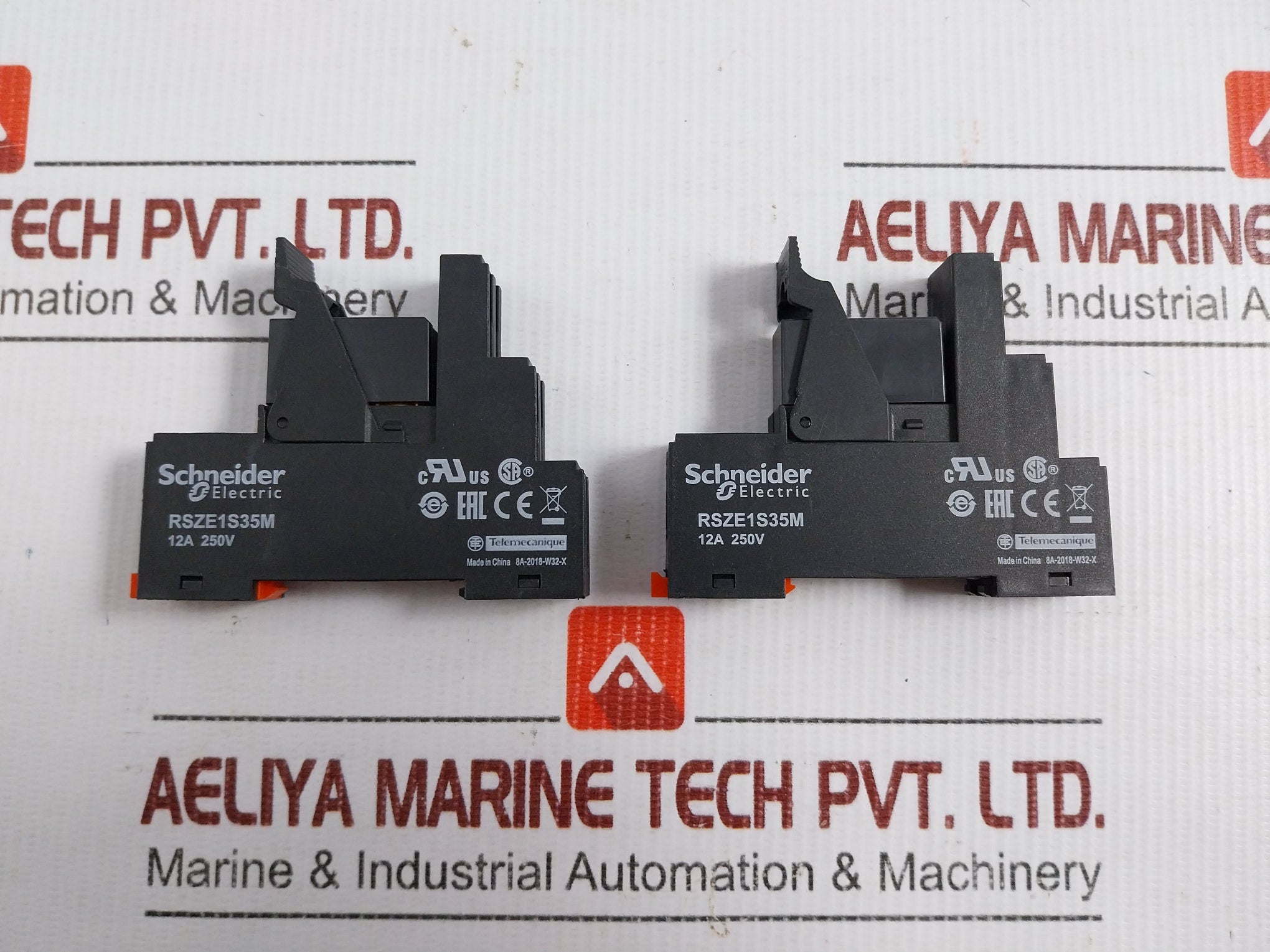 Relay-With-Socket-By-Schneider-Electric-Rsze1s35m-12a-250vac-13