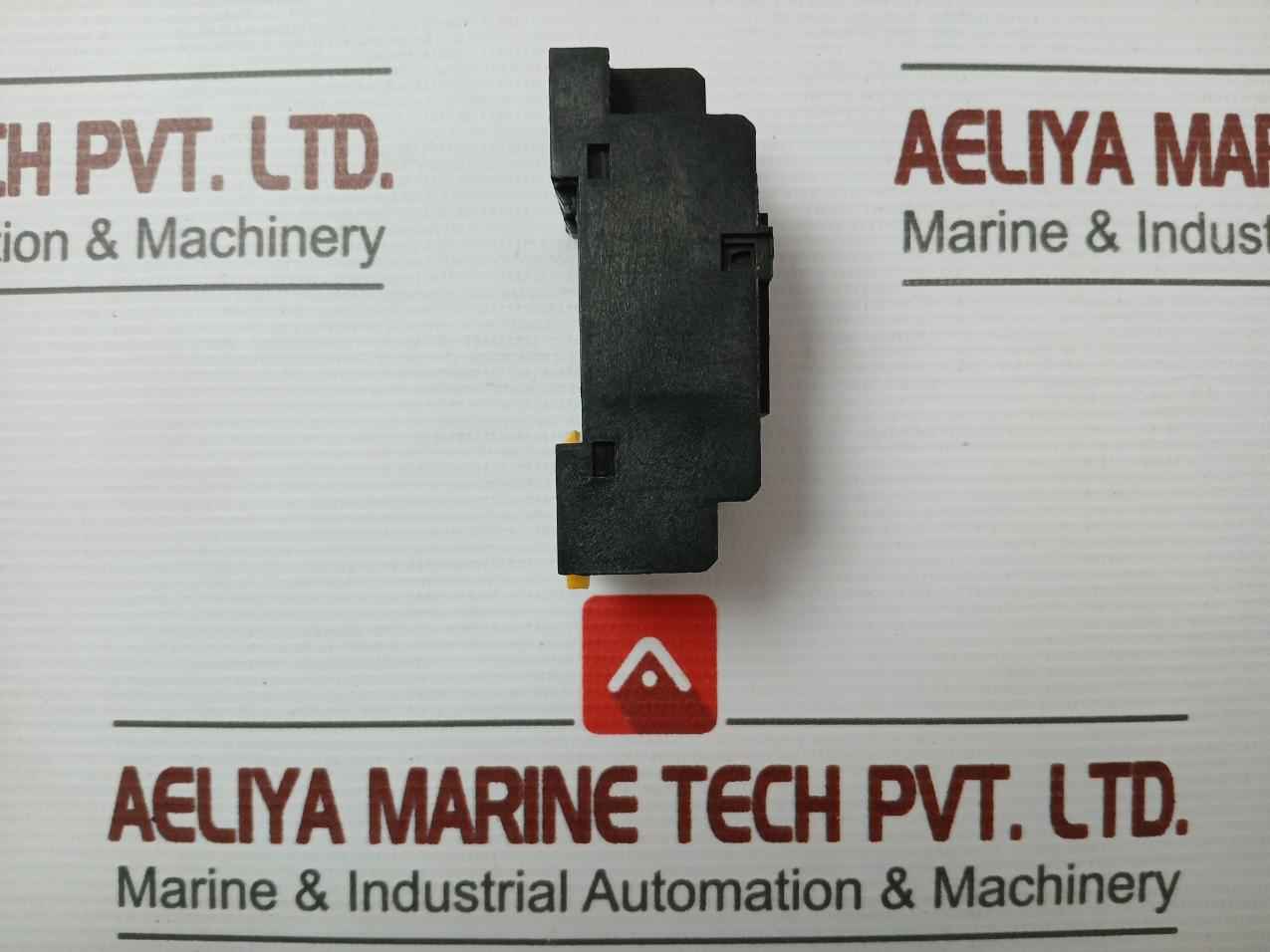 Relay Base Socket Brand Omron Part No: Pyf14A