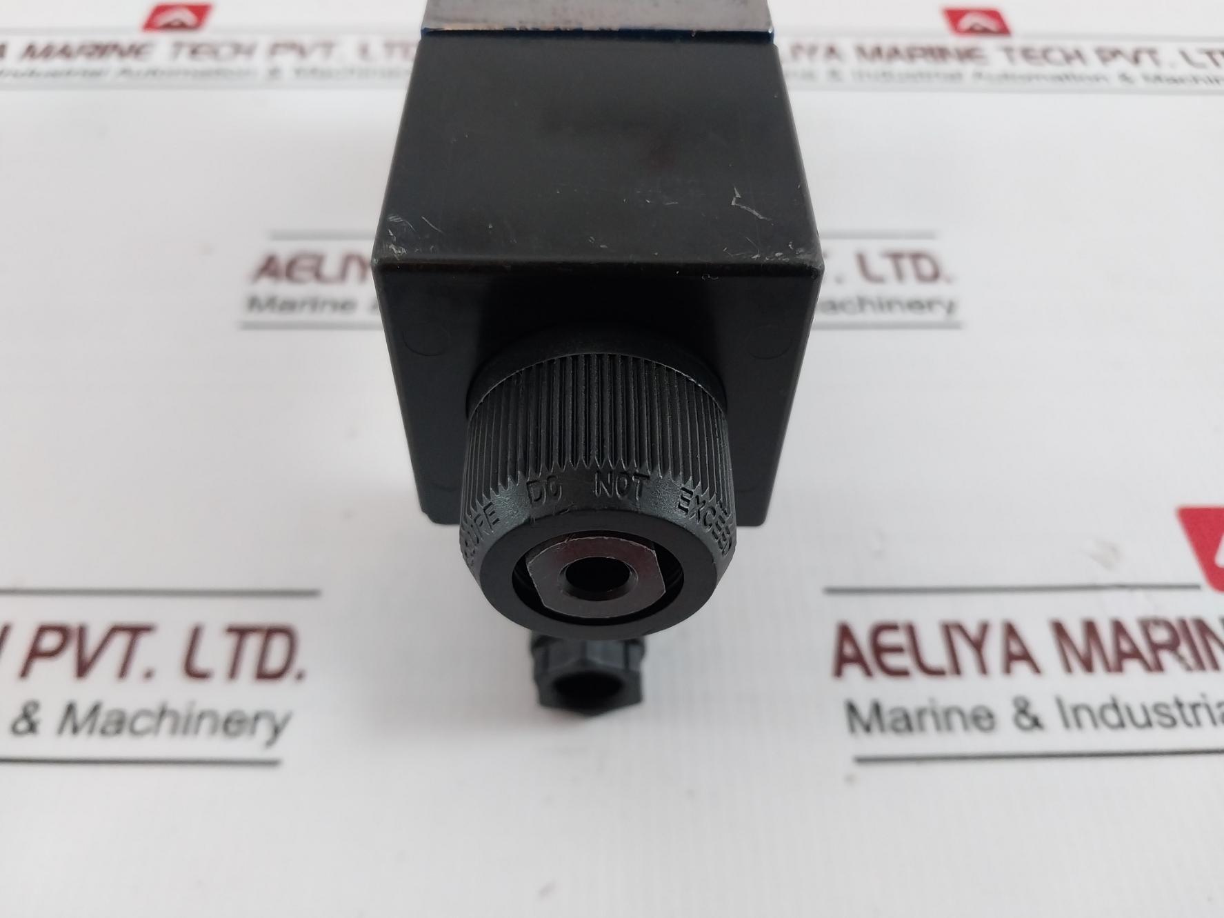 Rexroth R900911762 Directional Spool Valve W/ Coil R900020175 350 Bar 120V/60Hz