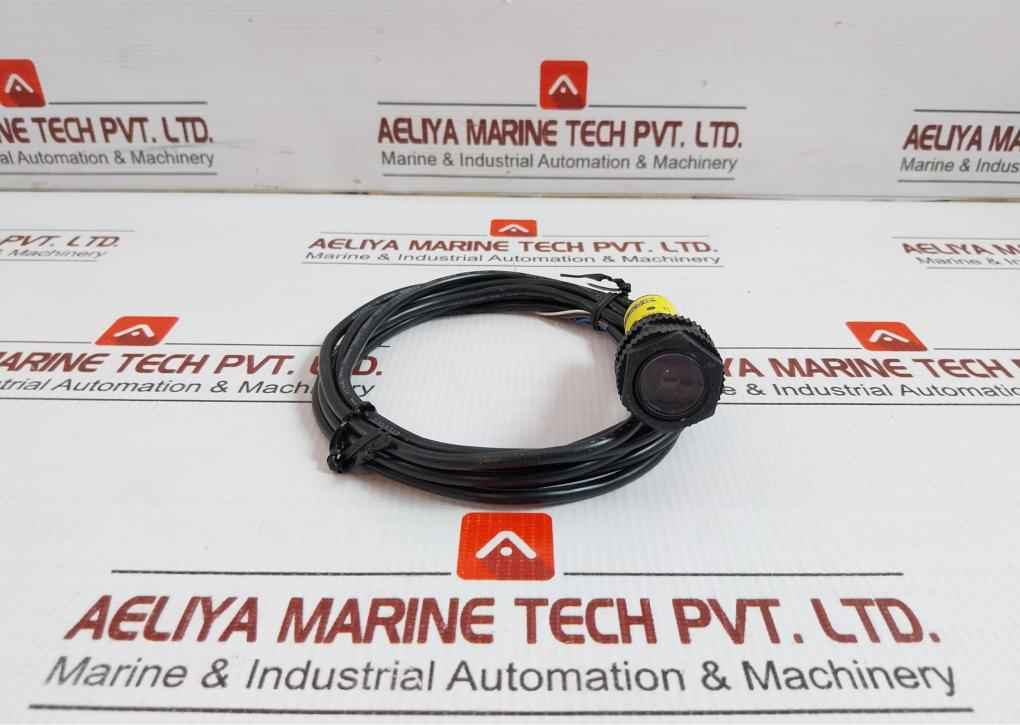 S18-2Vnrl-2M Plastic Barrel Photoelectric Sensor Banner Engineering