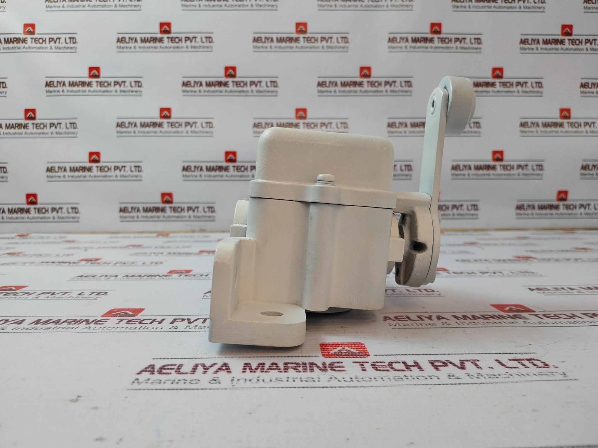 Sakamoto Electric Lwio-1B1Be Limit Switch 600V 5A