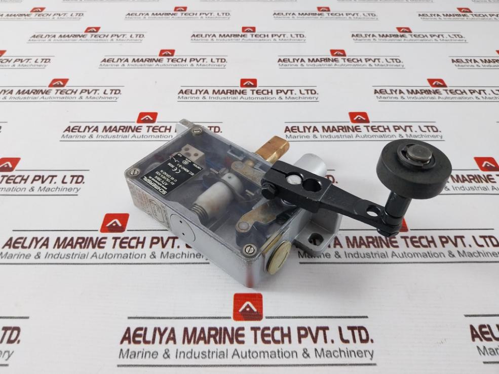 Schmersal Atv 59/4 Door Locking Device Av 15Lhe4X35 Ue 220 Vac Ie 2 A Etv 59/4