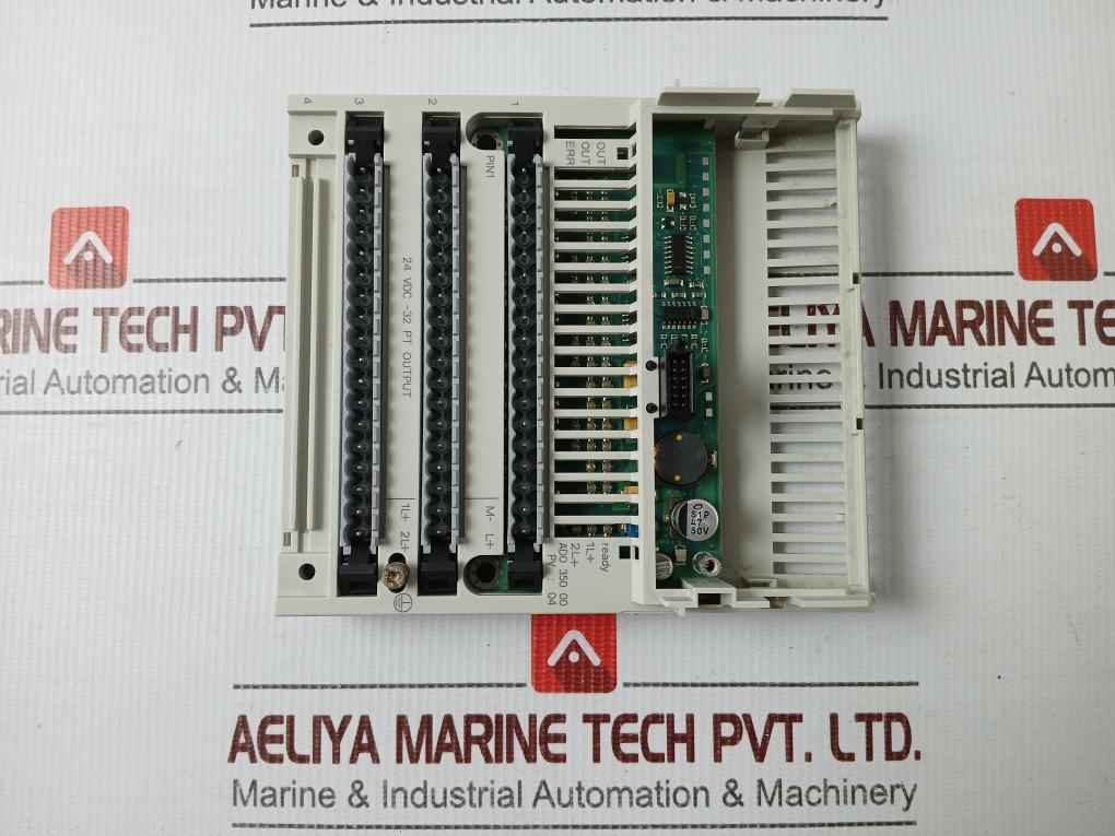 Schneider Electric 170Ado35000 Output Module 24Vdc-32Pt