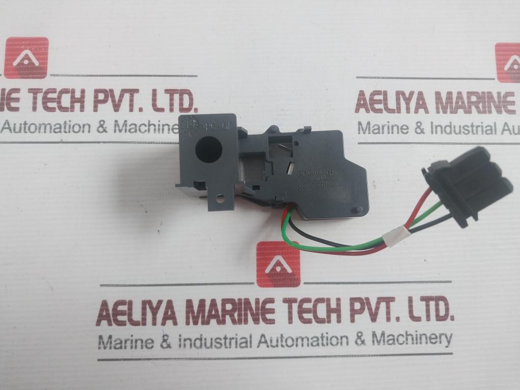 47915 Fault Trip Indication Contact 240 Vac 6A Schneider Electric