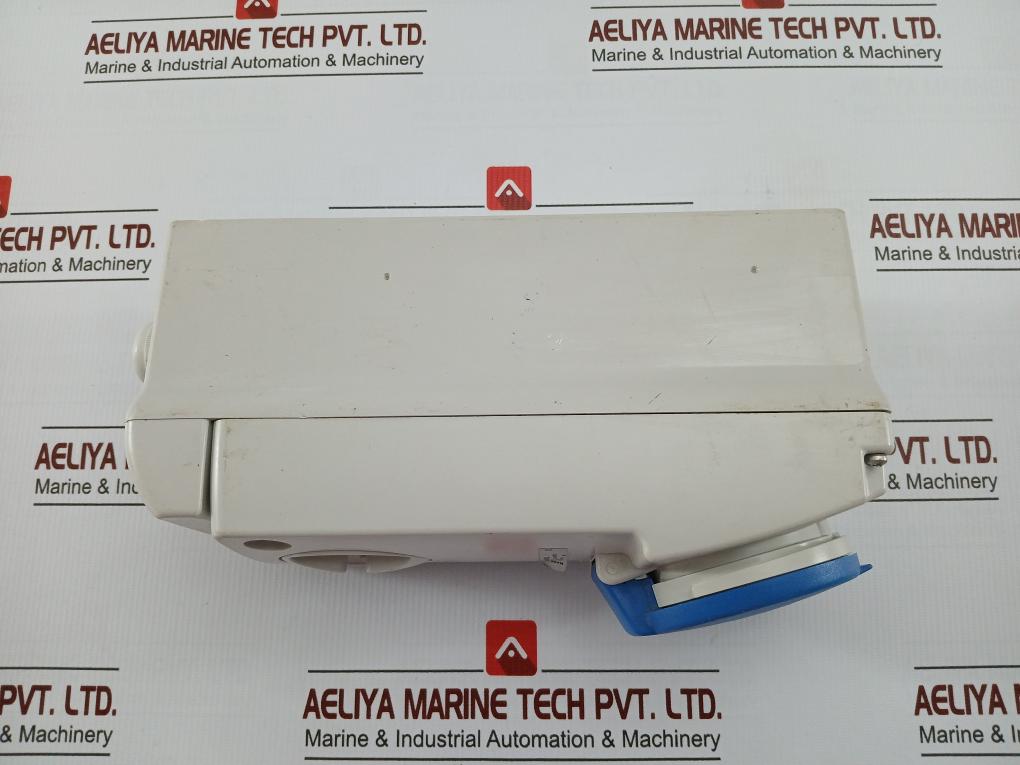 83042 Industrial Interlocked Wall Socket Schneider Electric 200-250V Ip44