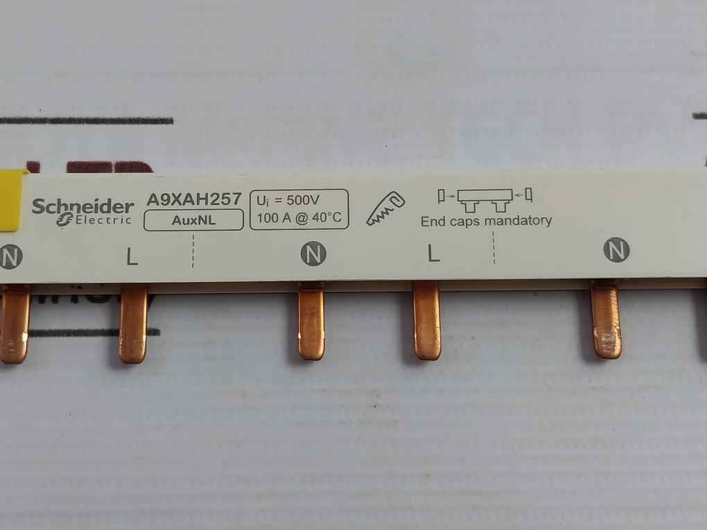 Schneider Electric A9Xah257 Comb Busbar 100 A 500V Ui