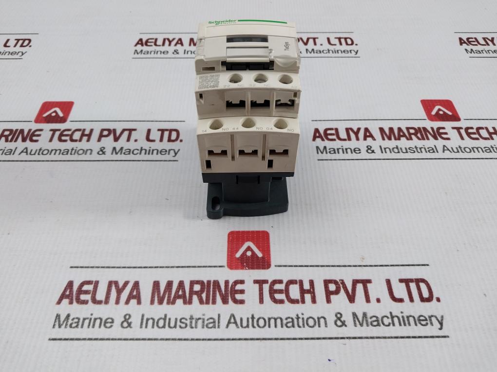 Schneider Electric Control Relay 24V 50/60Hz Part No Cad32 B7