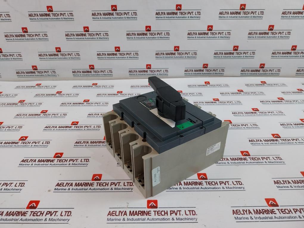 Schneider Electric Ins 630, 4P Switch Disconnector With Black Rotary Handle 750V