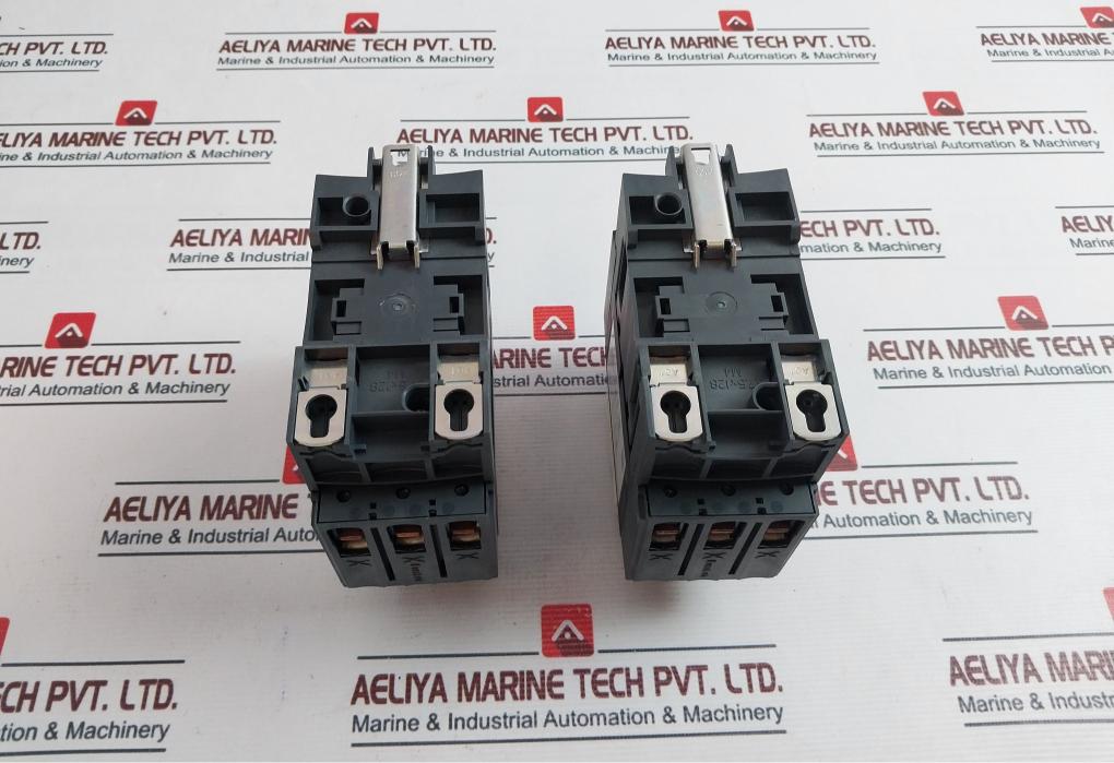 Schneider Electric Lc1D40Ar7 3 Pole Contactor 440V 50/60Hz