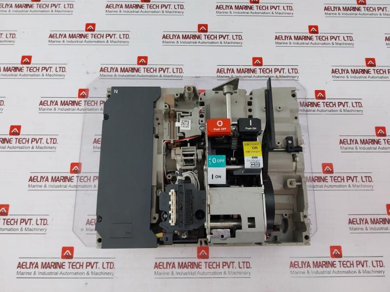 Schneider Electric Lv833027 Masterpact Circuit Breaker 1Saz0034702 Nve42084