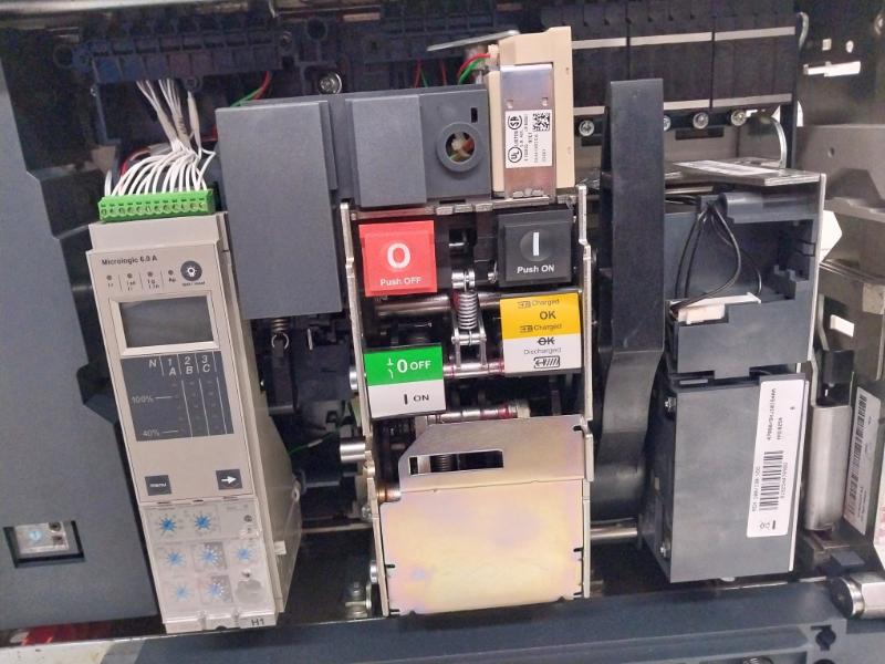 Schneider Electric Masterpact Nw20 H1 Micrologic 6.0A Circuit Breaker 1000V 12Kv