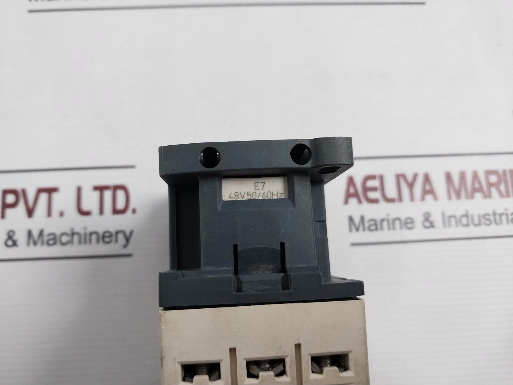 Schneider Electric/Telemecanique Cad32 Control Relay 690V 50/60Hz