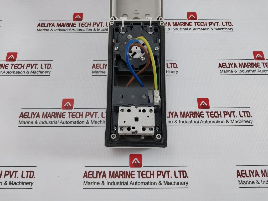 Schneider Electric Unika Interlocked Socket 200-250V/Ip65 83092