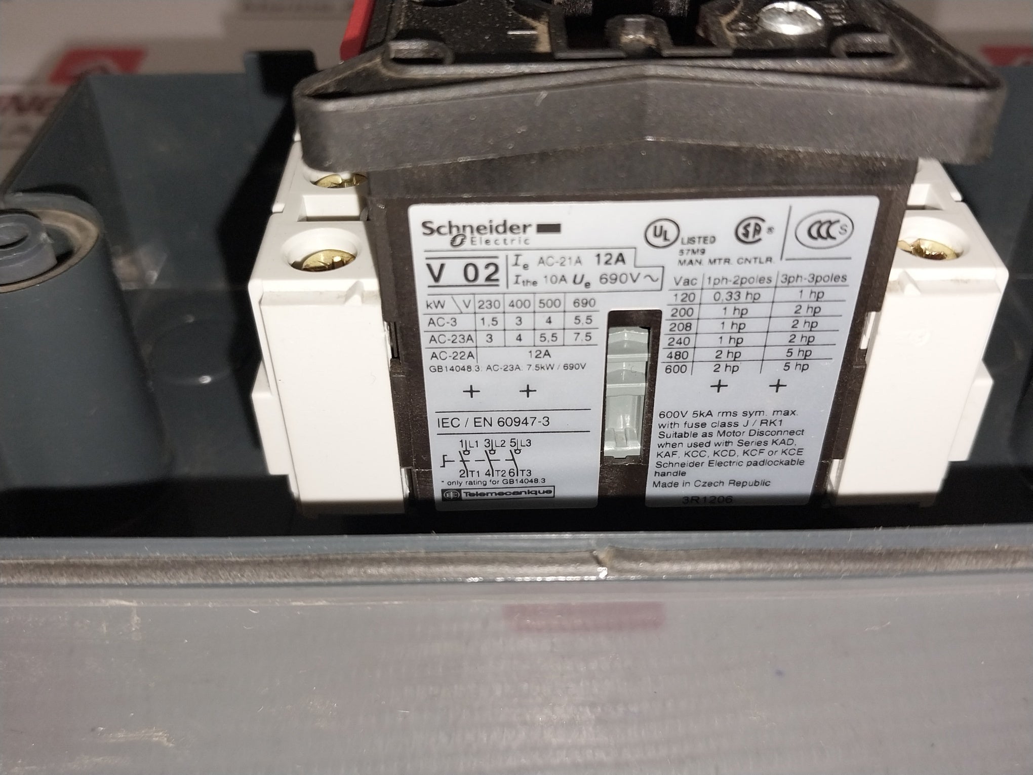Schneider Electric Vcf02Ge Emergency Stop/Main Switch Ip65 Enclosure