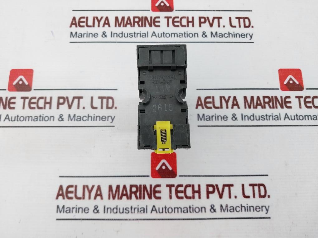 Schrack PT570730 Plug-In Relay With Base SZX-SMF