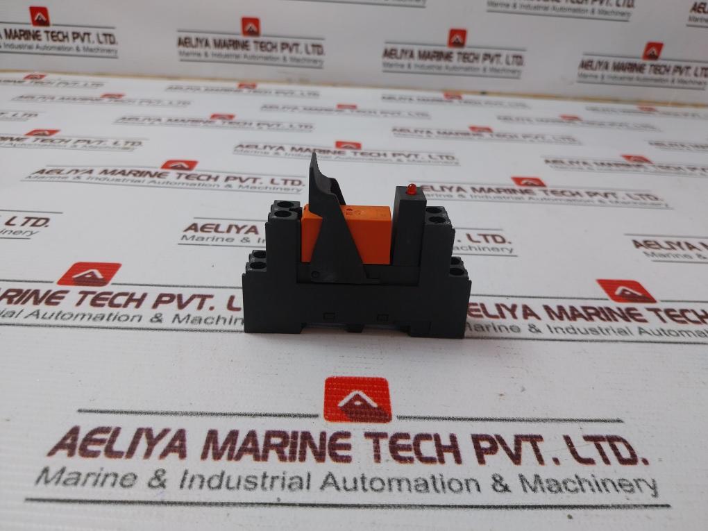 Schrack RT78625 Control Relay with Socket 250VAC