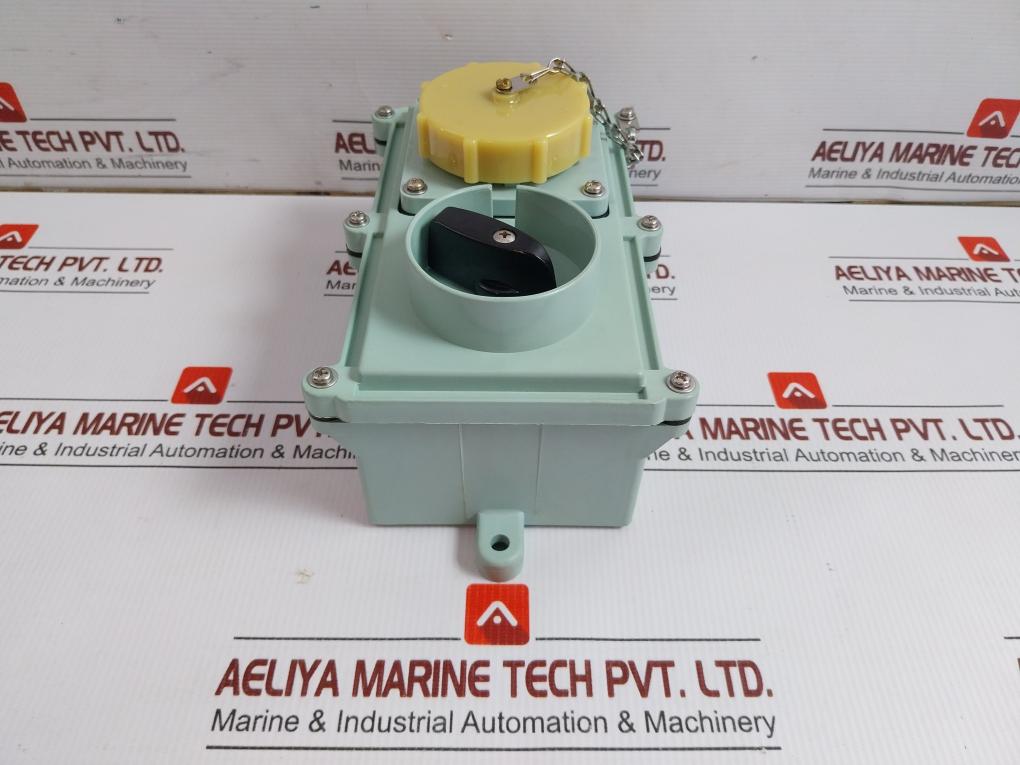 Senko-Guichi-100-130V-Socket-Outlet-With-Interlock-Rl-2-2P-208918-7