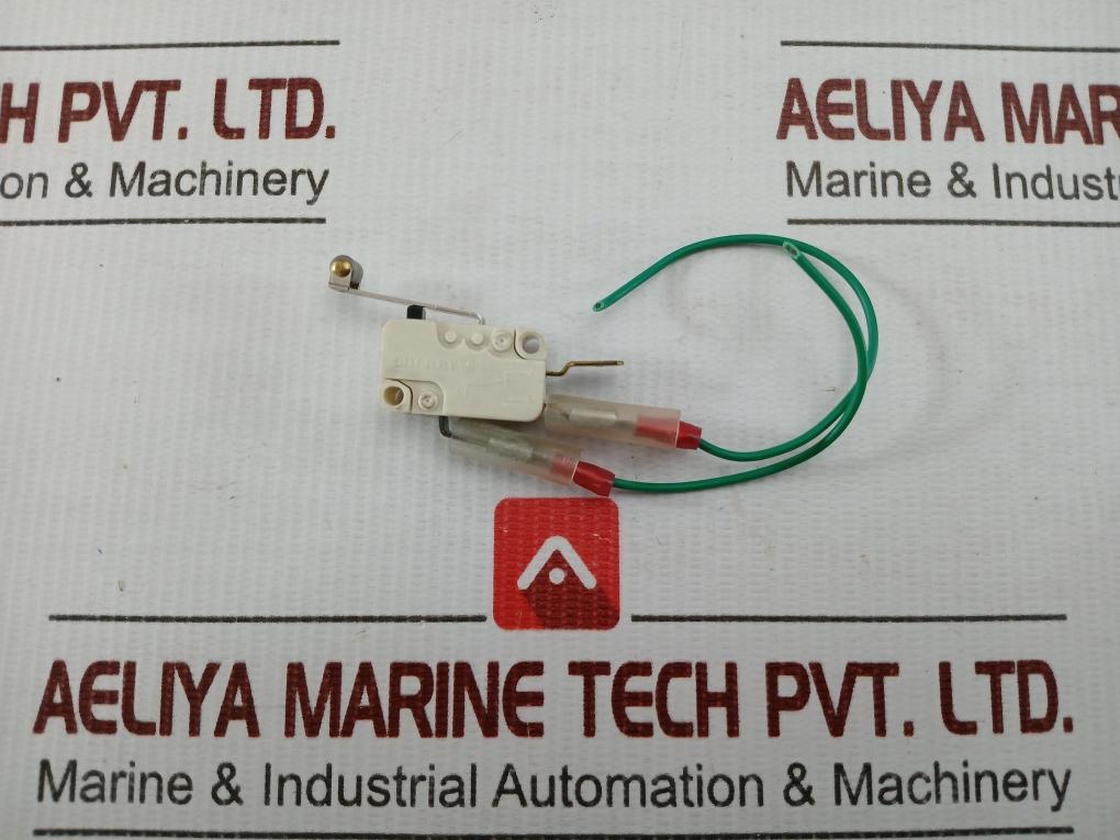 Short Roller Lever D45X Cherry 125–250 Vac 15 A