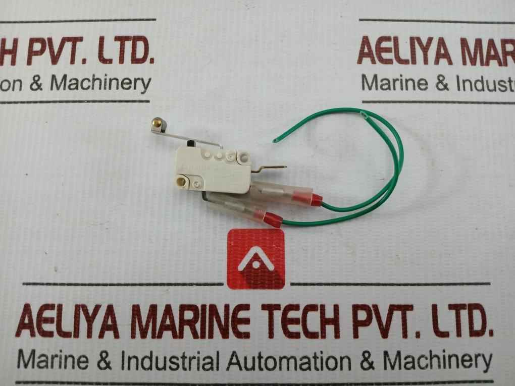 Short Roller Lever D45X Cherry 125–250 Vac 15 A