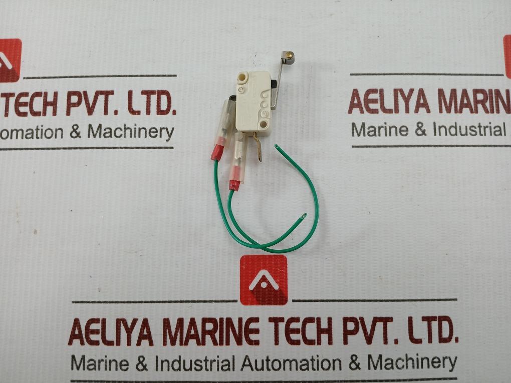 Short Roller Lever D45X Cherry 125–250 Vac 15 A