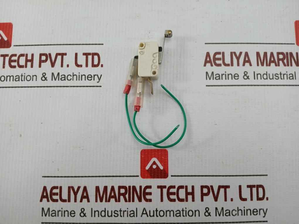 Short Roller Lever D45X Cherry 125–250 Vac 15 A