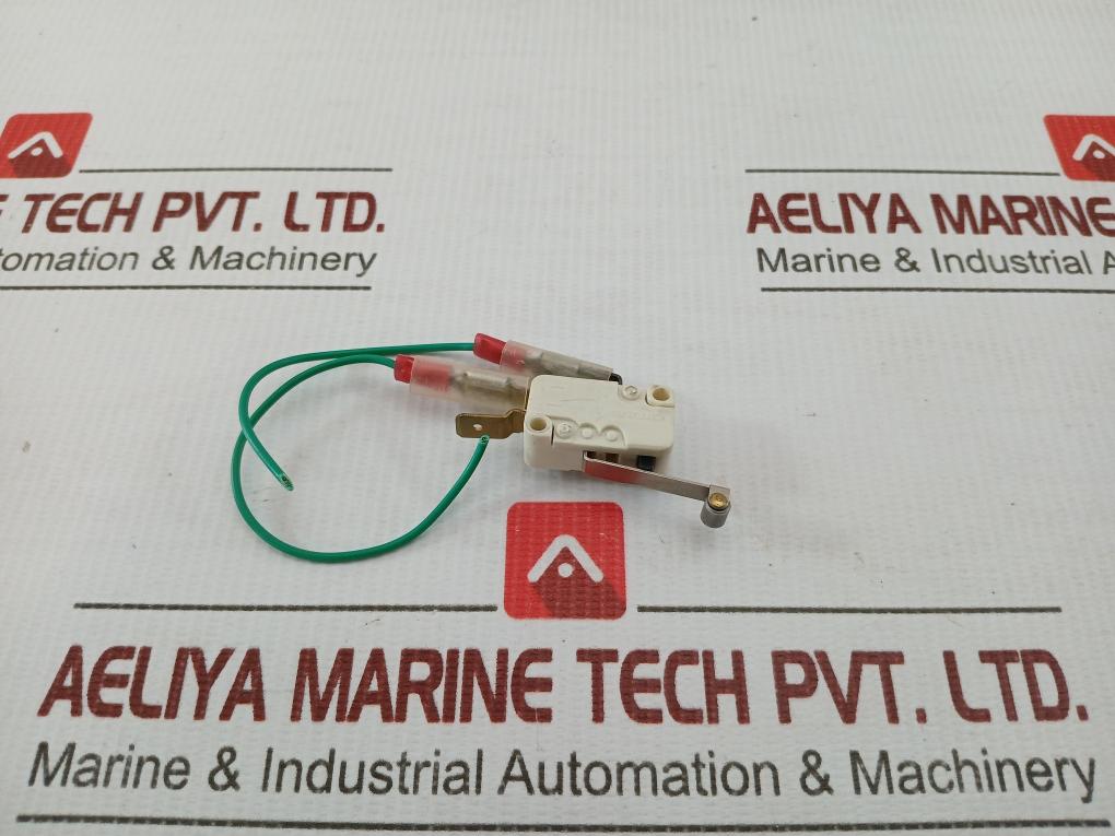 Short Roller Lever D45X Cherry 125–250 Vac 15 A