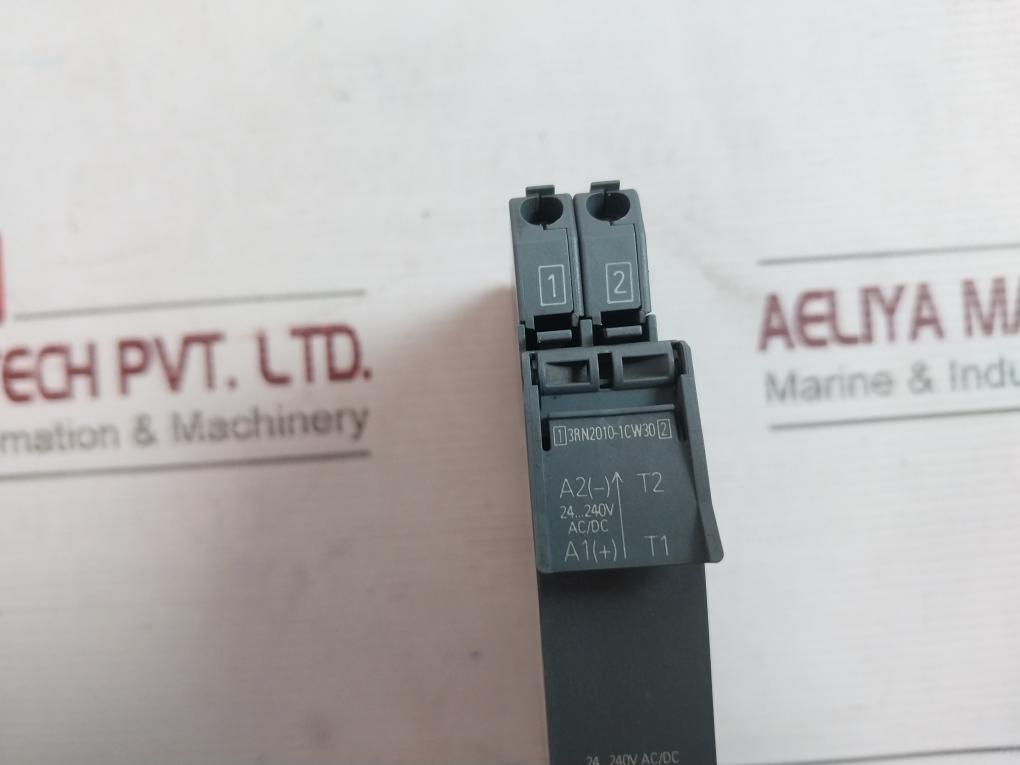 Siemens 3Rn2010-1Cw30 Thermistor Motor Protection Relay Ip20 300V 24-240V Ac/Dc