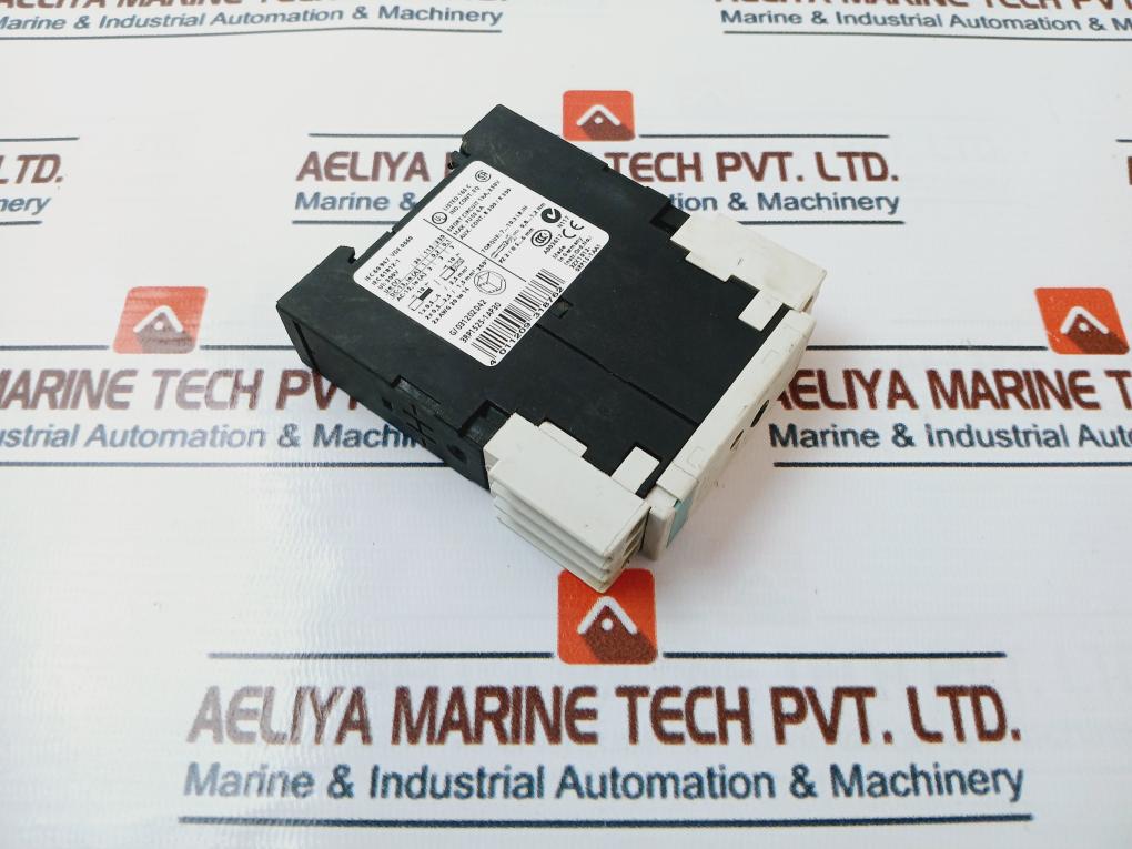 Siemens 3Rp1525-1Ap30 Time Relay 3Zx1012-0Rp15-1Aa1 300V