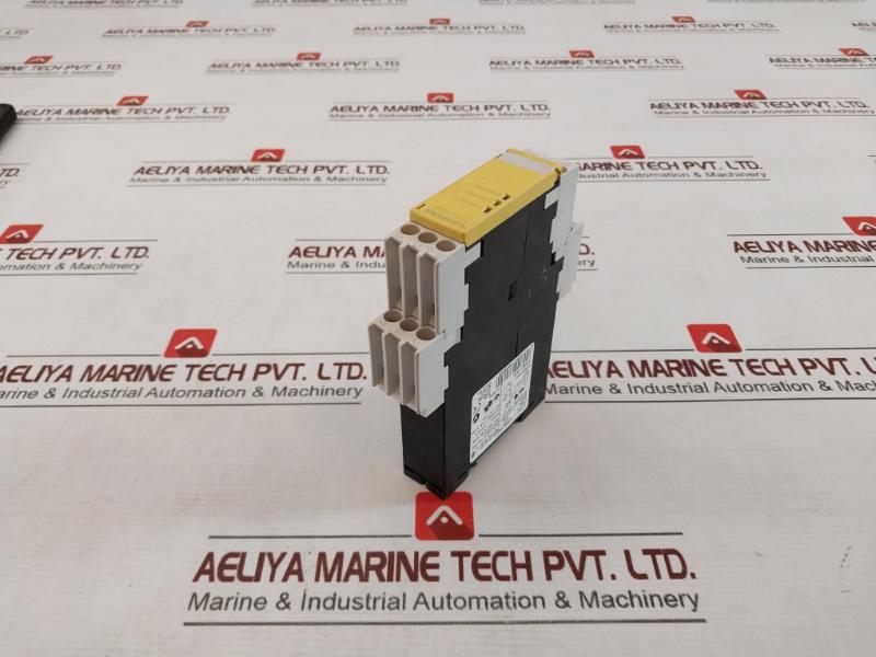 Siemens 3Tk2821-1Cb30 Sirius Safety Relay With Enabling Circuit 300V