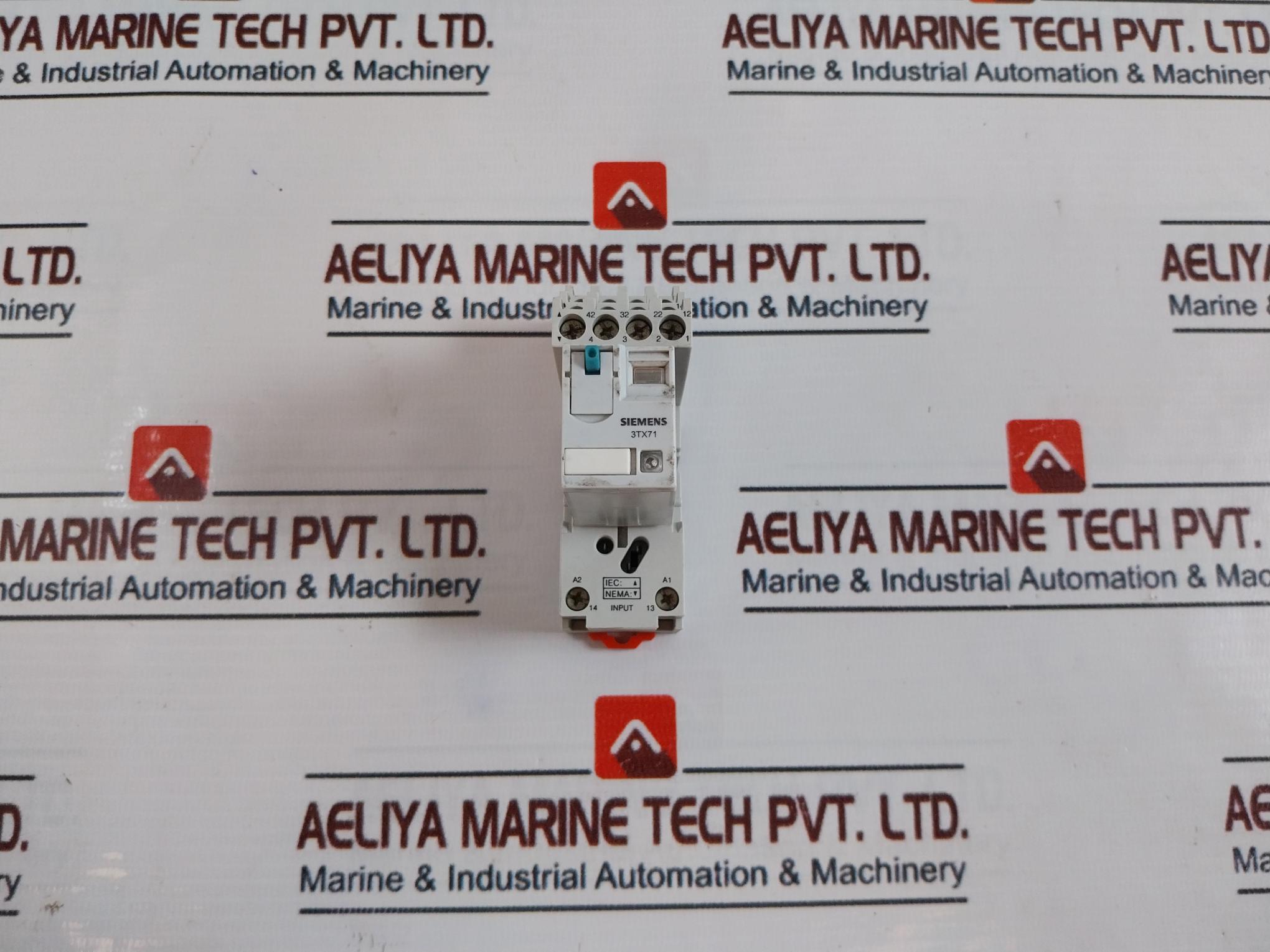 Siemens 3Tx7144-4E5 Relay With Socket Base 10A, 300V