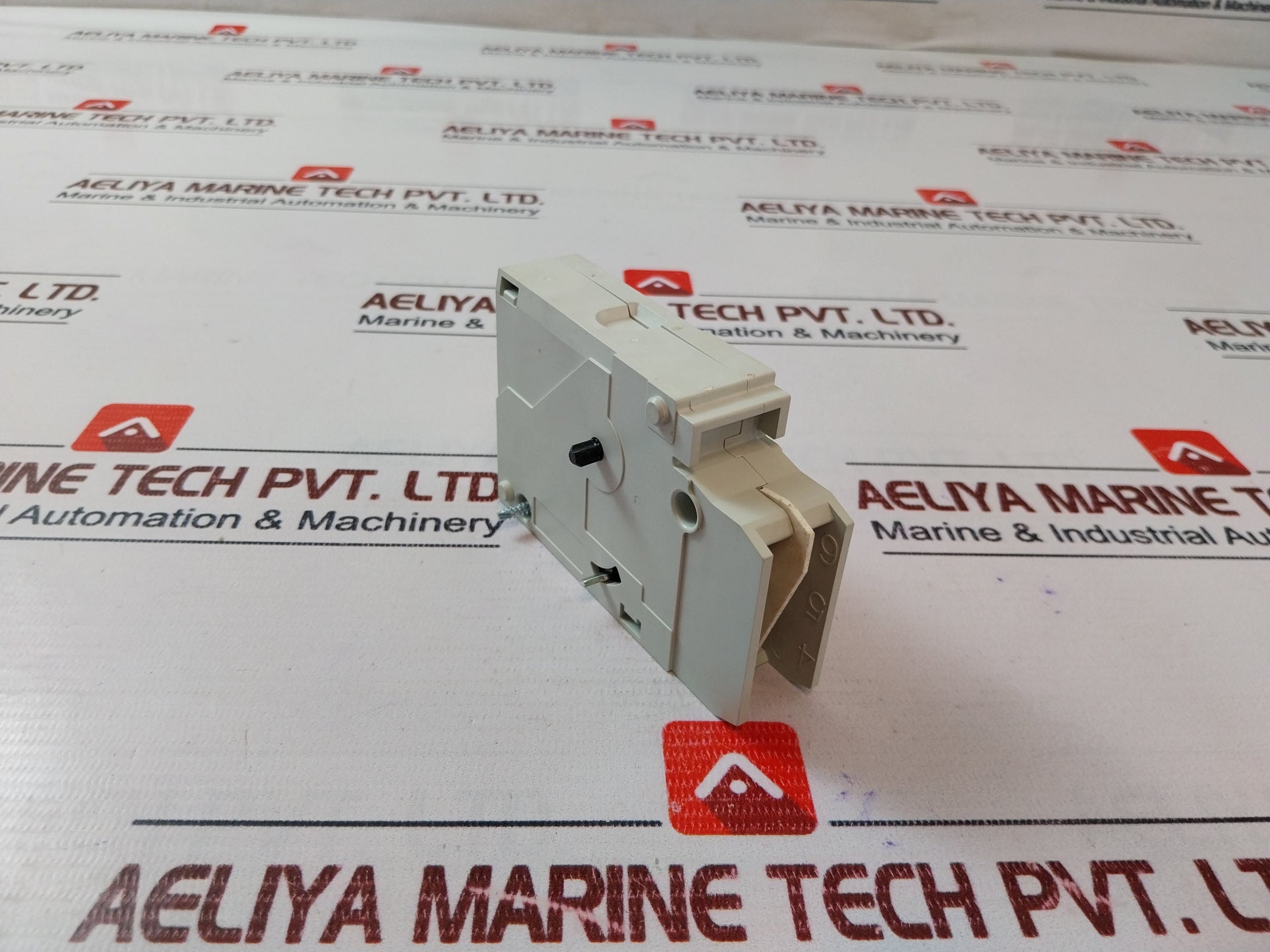 Siemens 3Vf9221-1Jv10 Auxiliary Switch/ Shunt Trip 50/60Hz 380-415 Ac