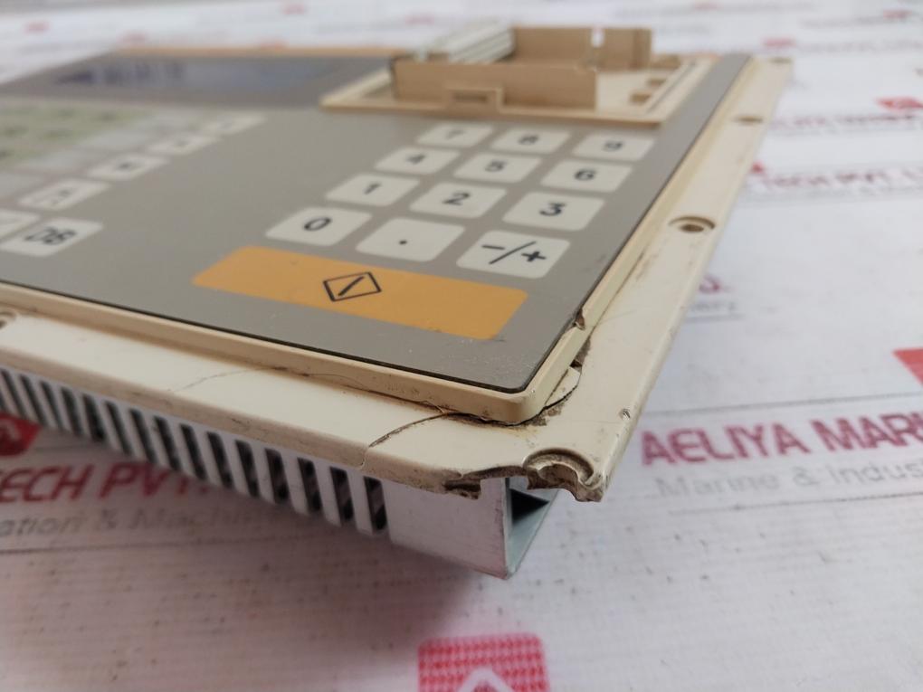 Siemens Simatic S5 Op 395 6Es5395-0Ua31 Operator Panel Interface (Minor Crack)