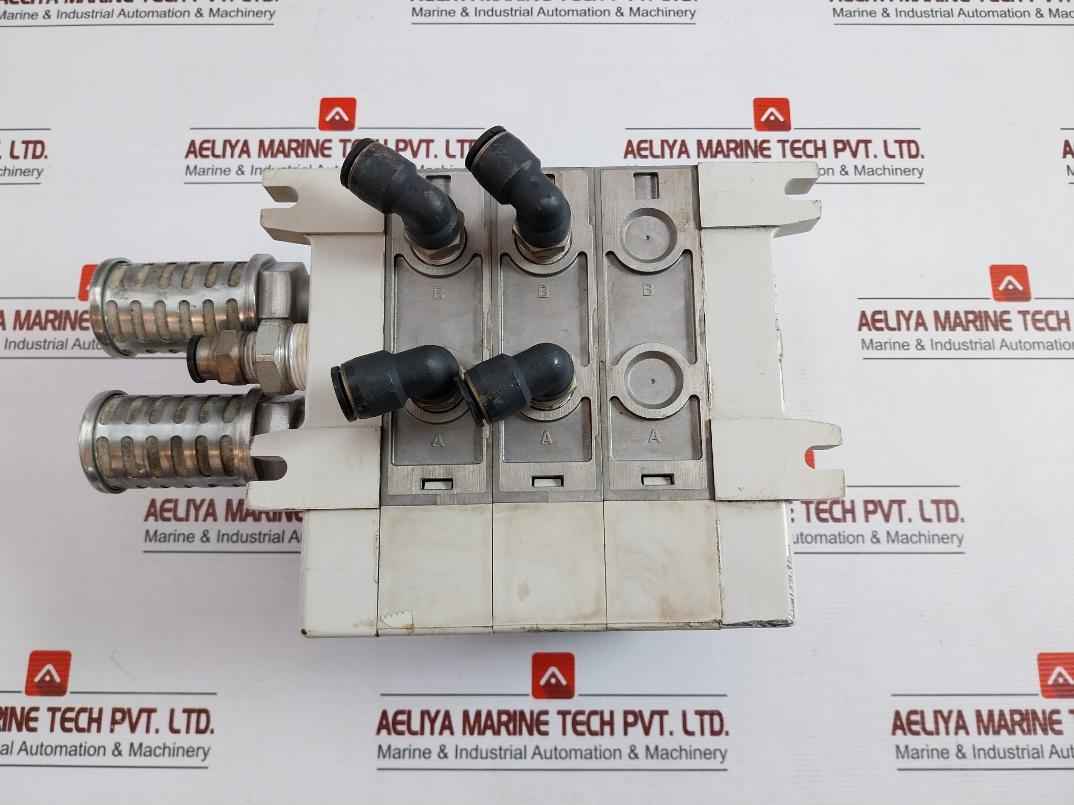 Smc Vv5Q51-03Btu-w-q Pneumatic Solenoid Valve Manifold