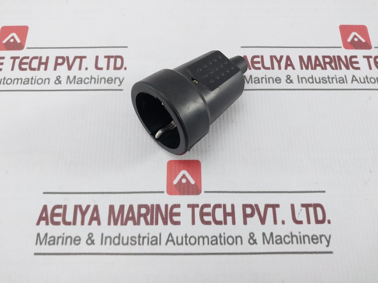 Socket Connector