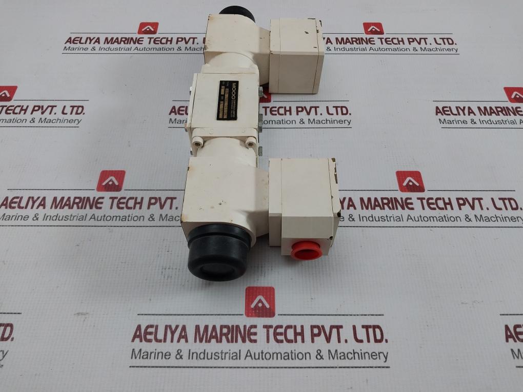 Solenoid Actuator 1481-100 06927 Moog 18V 2A