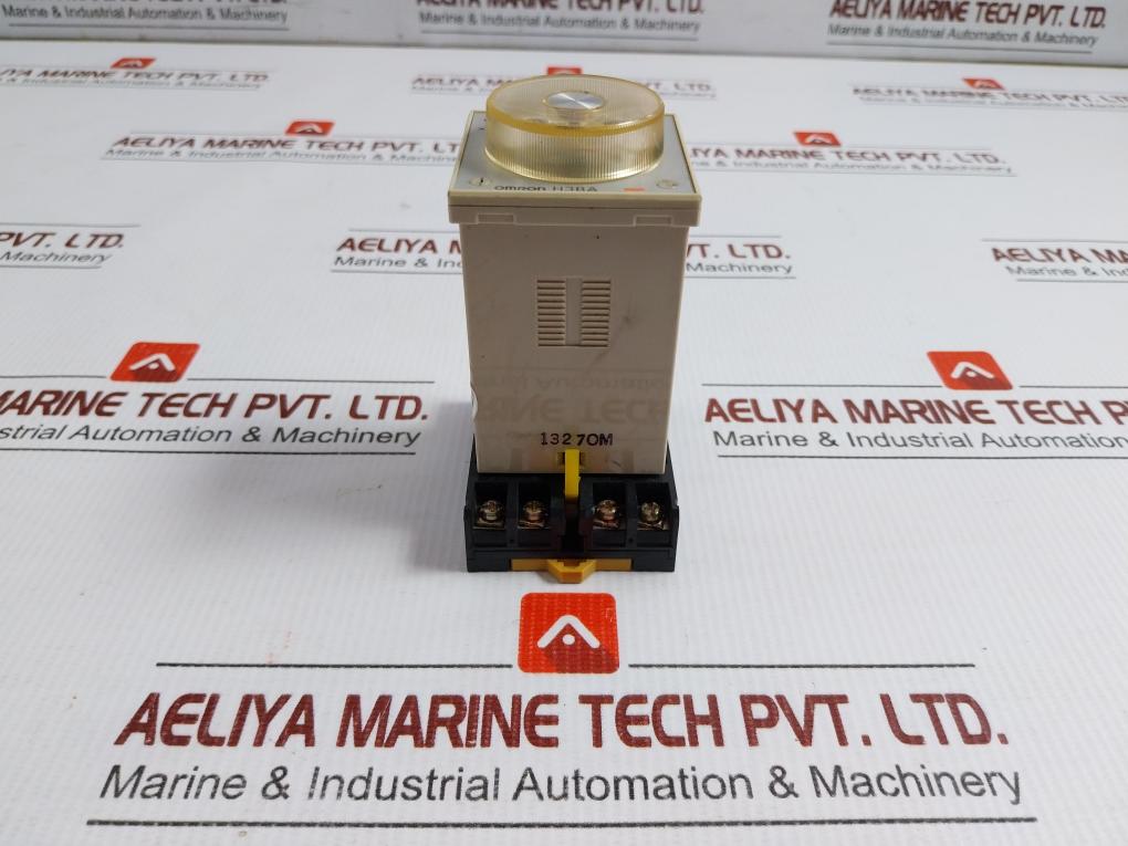 Solid-state-Timer-Withe-Base-P2Cf-08-200-220-240Vac-50-60Hz-10A-Omron-H3Ba-8-208455-2